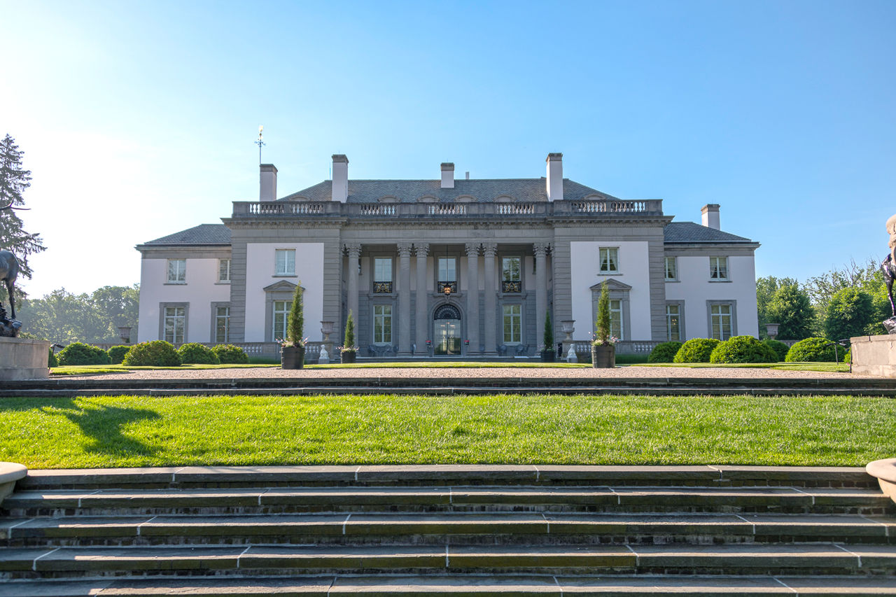 Nemours guided mansion tour outdoor mansion